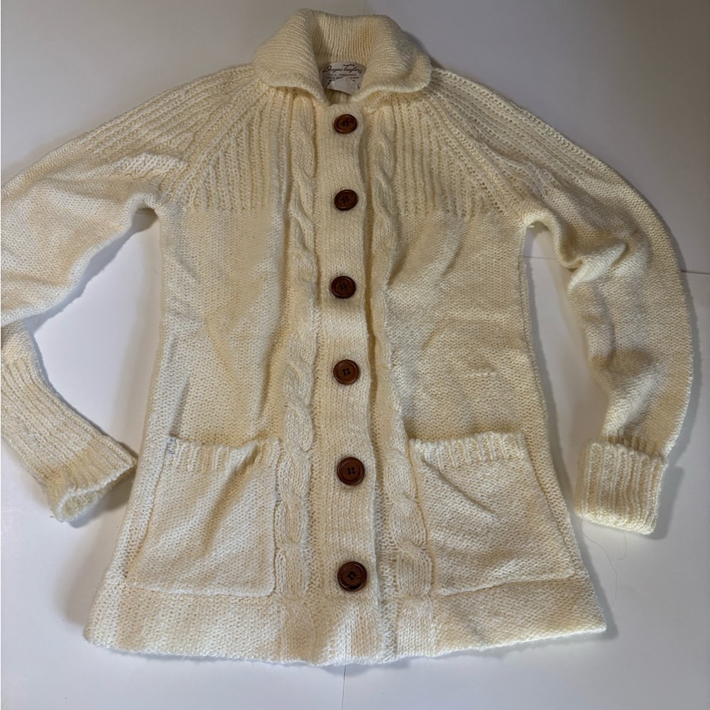 Elegant Cream Women's Cardigan with Wooden Buttons